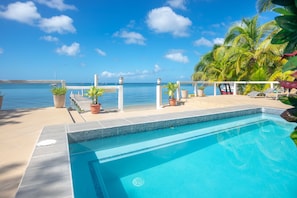 Pool - Idyllic Location!- Beachfront living at its best (Roatan)