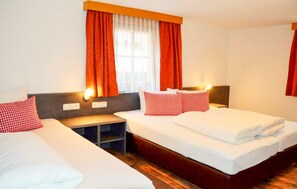 2 bedrooms, travel cot, free WiFi - Ferienwohnung in Tiroler Stil (Kappl)