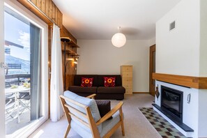 TV, fireplace, DVD player