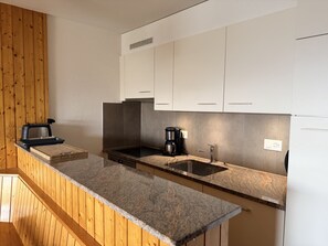 Køleskab, mikrobølgeovn, ovn, opvaskemaskine