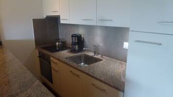 Geladeira, micro-ondas, fogão, lava-louças