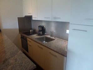 Refrigerador, microondas, horno y lavavajillas