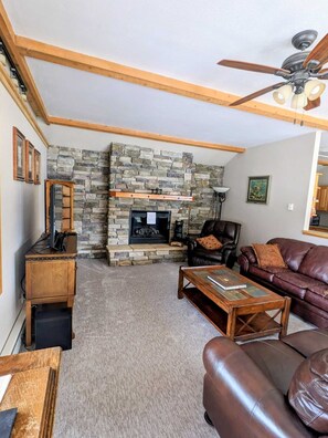 Fireplace, DVD player, video library - Trujillo's Lake Cabin - Amazing Unobstructed Views of Lake San Cristobal (Lake City)