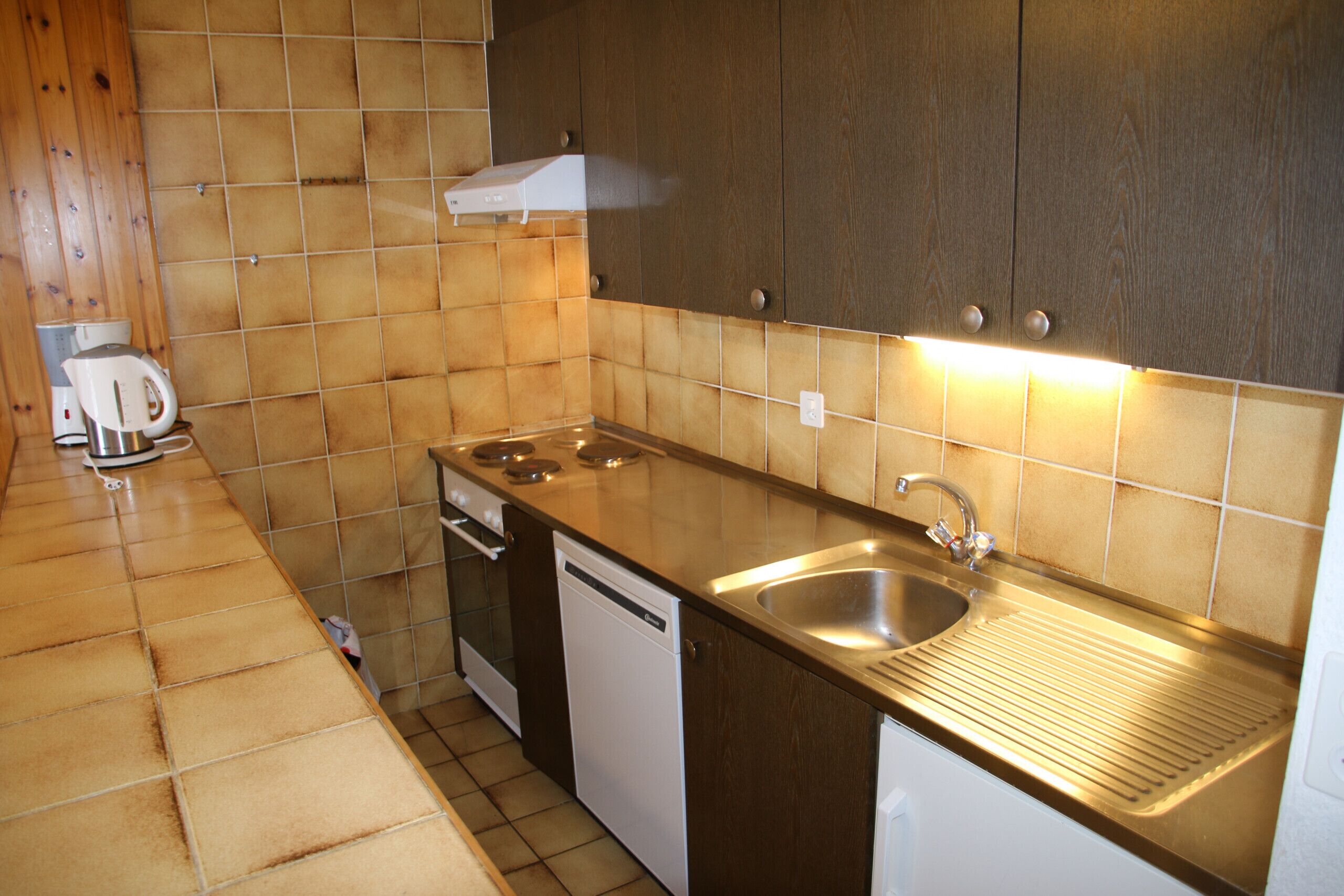 Refrigerador, horno, lavavajillas, cafetera/tetera