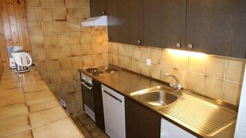 Refrigerador, horno, lavavajillas, cafetera/tetera
