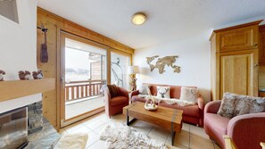 Télévision, cheminée, lecteur de DVD