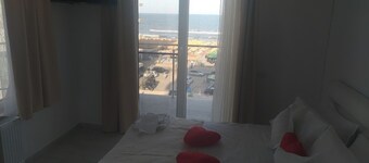 Appartement 2 pièces, première rangée de la mer, vue de face