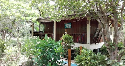 Chez l'habitant Ă Ampawa