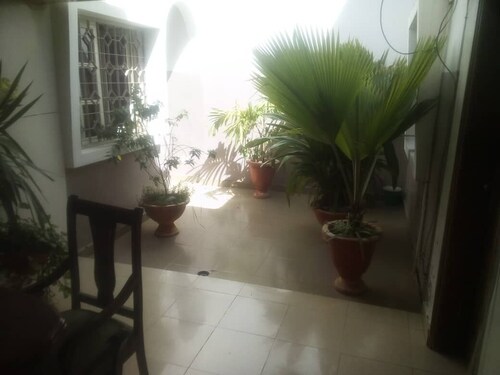 Luxury house, quiet, clean, secure 