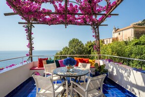 Outdoor dining - Amalfi Villa rental for twelve guests with views and pool (Amalfi)