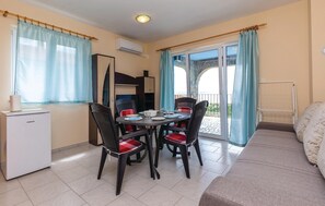 TV - Awesome apartment in Klenovica (Klenovica)