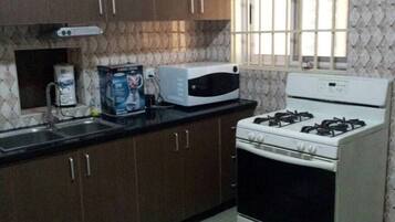 Fridge, cookware/dishes/utensils