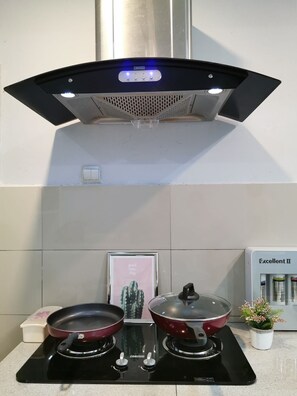 Cookware/dishes/utensils - The loft imago @ City Centre/WiFi/Airport/Beach (Kota Kinabalu)