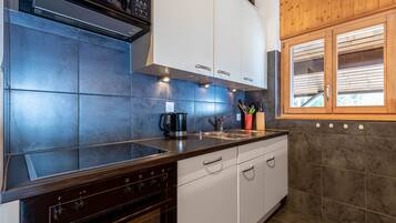 KĂŒhlschrank, Mikrowelle, Ofen, GeschirrspĂŒler