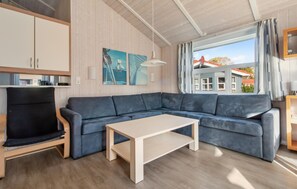 Fernseher, Kamin, DVD-Player