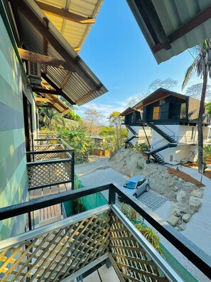 Property grounds - Casa Jabalí. Beach, sunset, surf, food. Come and enjoy the Pura Vida vibe. (Santa Teresa)