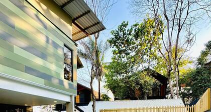 Casa Jabalí. Beach, sunset, surf, food. Come and enjoy the Pura Vida vibe.