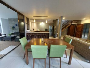 Interior - Casa Jabalí. Beach, sunset, surf, food. Come and enjoy the Pura Vida vibe. (Santa Teresa)