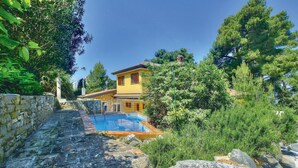 A yellow villa with a swimming pool, surrounded by lush greenery and stone walls. - Pet friendly home in Buje (Buje)