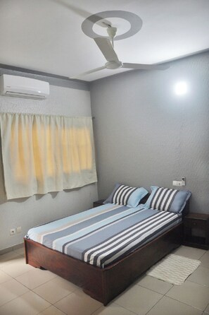 2 soverom, strykejern/-brett, wi-fi (mot et tillegg) og sengetøy