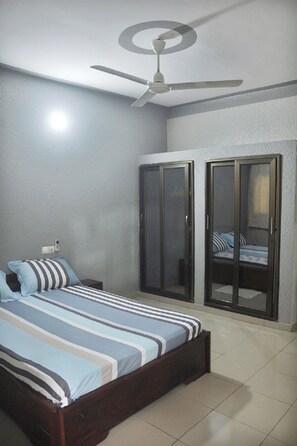 2 bedrooms, iron/ironing board, WiFi, bed sheets