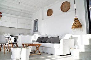 Fernseher, Bücher, Stereoanlage