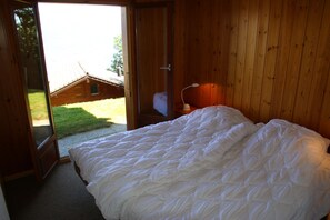 5 bedrooms, free WiFi, bed sheets