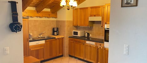 Kühlschrank, Mikrowelle, Ofen, Geschirrspüler