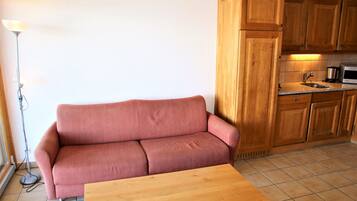 Televisión y chimenea