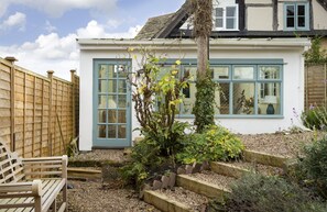 The garden room opens onto an attractive pebbled garden