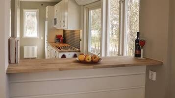 Réfrigérateur, plaque de cuisson, lave-vaisselle, cafetiÚre/bouilloire