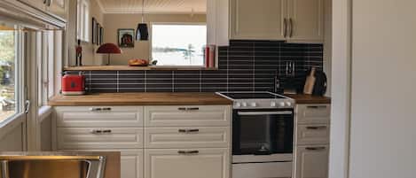 Fridge, stovetop, dishwasher, coffee/tea maker