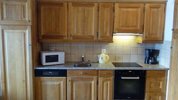 Réfrigérateur, micro-ondes, four, lave-vaisselle