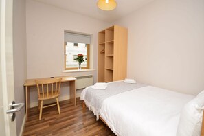 A bedroom with a bed, a desk, and a chair. - Apartment 704 Letterfrack - sleeps 5 guests  in 3 bedrooms (Unknown)