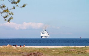 Rannalla, vesihiihtomahdollisuus