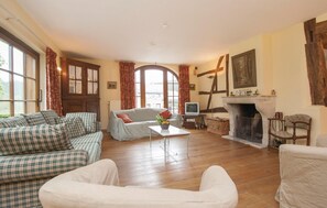 TV, caminetto, lettore DVD