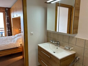 2 bedrooms, free WiFi, wheelchair access