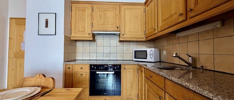 Macchina per tè/caffè, frigorifero, microonde, forno