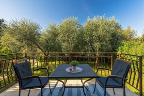 Outdoor dining - Holiday home with perfect location (Medulin)
