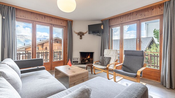 A modern living room with a fireplace, large windows, and a mountain view. - Mélèzes R 020 - SKI LIFT apartment 8 people (Veysonnaz)