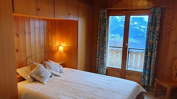 5 bedrooms, free WiFi, bed sheets