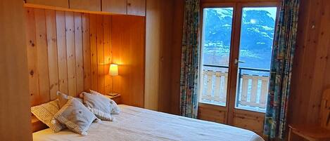 5 bedrooms, free WiFi, bed sheets