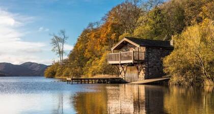 Luxury, romantic boathouse on the shores of Lake Ullswater, perfect for special occasions.