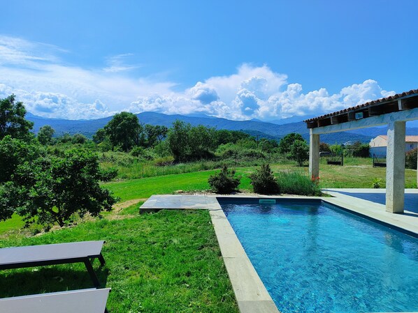 A heated pool - House 80M² heated private pool (ventiseri)