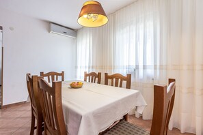 Dining - Large apartment with air conditioning, WiFi (Premantura)