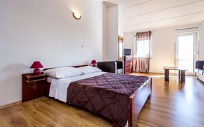 3 間睡房、書桌、免費 Wi-Fi、床單