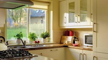 Dishwasher, cookware/dishes/utensils