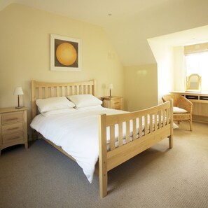 4 bedrooms, free WiFi, bed sheets