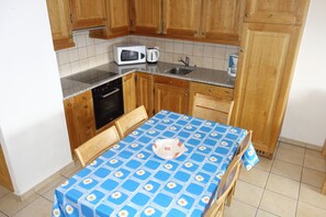 Køleskab, mikrobølgeovn, ovn, opvaskemaskine