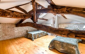 4 bedrooms, travel cot, free WiFi, bed sheets